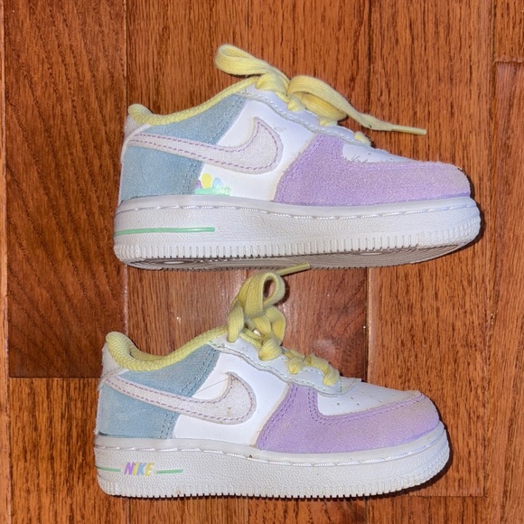 Easter Pastel Nike Toddler Shoes l - Picture 4 of 6